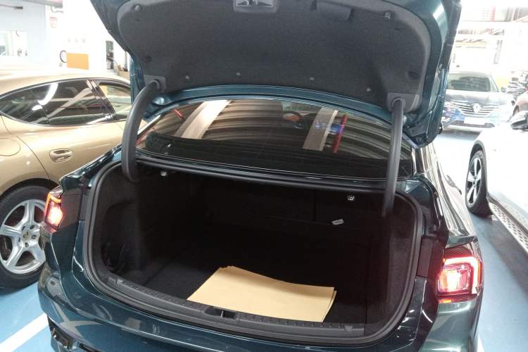 Used Ford Mondeo 2023 1.5T E-Hybrid ST-Line Trunk