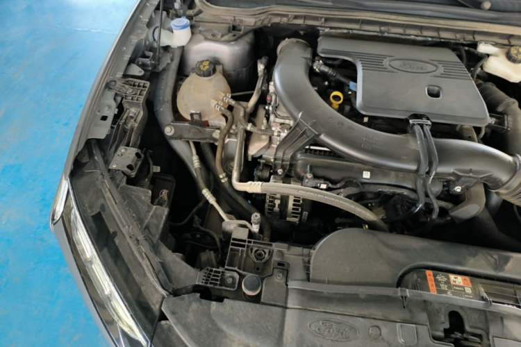 Used Ford Mondeo 2023 EcoBoost 245 Luxury Model Engine Bay Right
