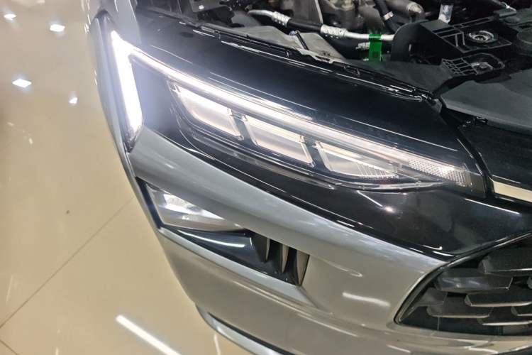 Used Ford Mondeo 2023 EcoBoost 180 Comfort Model Right Front Headlight