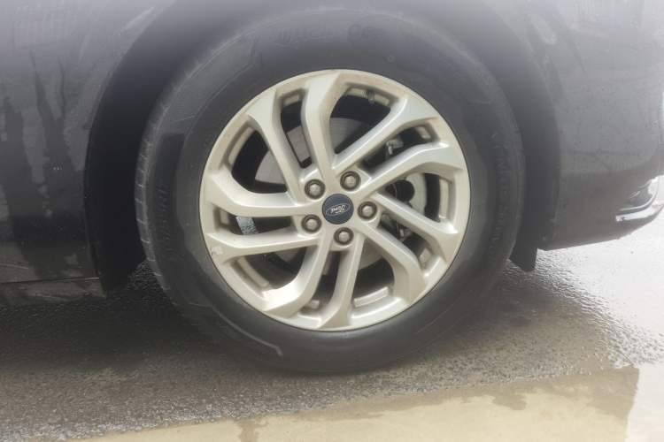 Used Ford Mondeo 2023 EcoBoost 180 Comfort Model Right Front Wheel Hub
