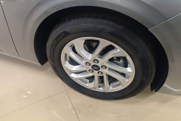 Used Ford Mondeo 2023 EcoBoost 180 Comfort Model Right Front Wheel Hub