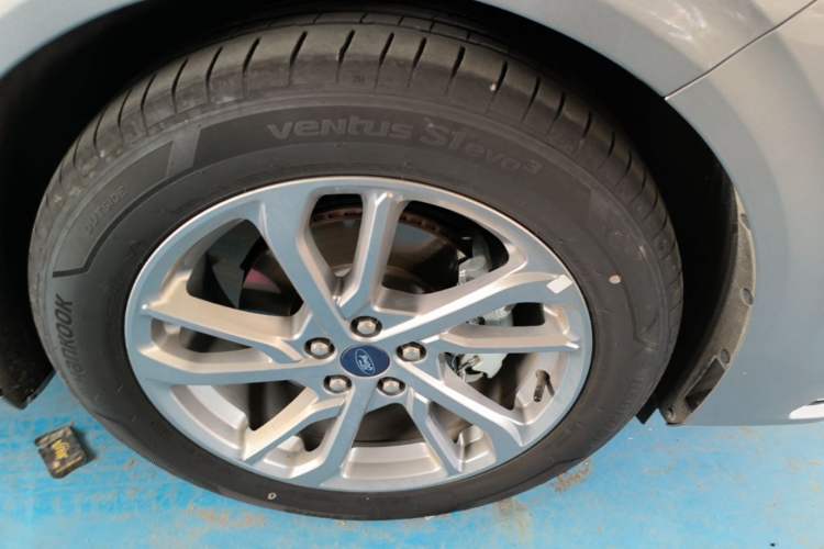 Used Ford Mondeo 2023 EcoBoost 245 Luxury Model Right Front Wheel Hub