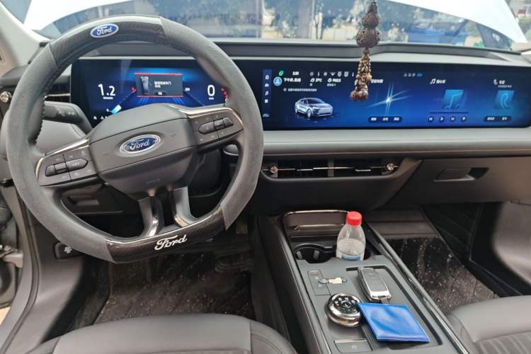 Used Ford Mondeo 2023 EcoBoost 180 Luxury Model Center Console