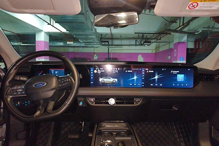Used Ford Mondeo 2023 EcoBoost 180 Luxury Model Center Console