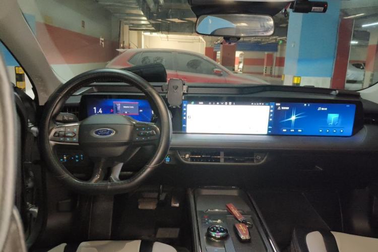 Used Ford Mondeo 2023 EcoBoost 245 Luxury Model Center Console