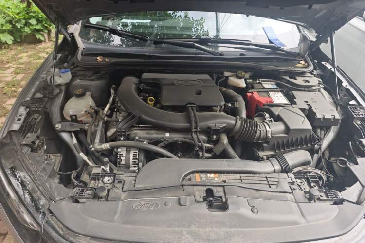 Used Ford Mondeo 2023 EcoBoost 245 Luxury Model Engine Bay