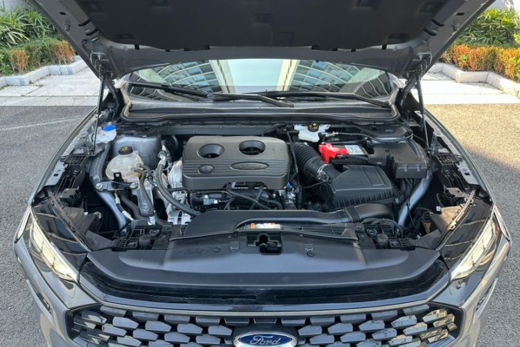 Used Ford Mondeo 2023 EcoBoost 180 Comfort Model Engine Bay