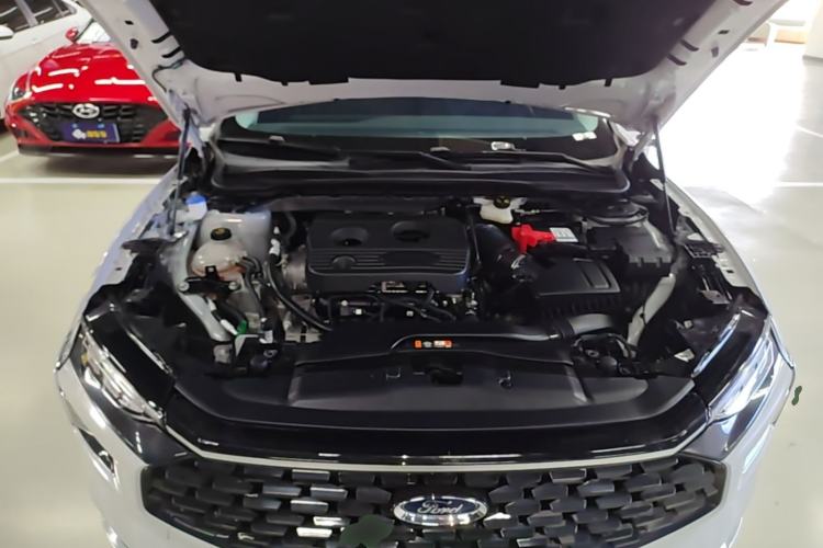 Used Ford Mondeo 2023 EcoBoost 180 Luxury Model Engine Bay