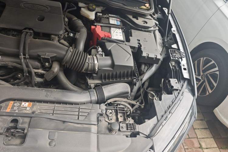 Used Ford Mondeo 2023 EcoBoost 245 Luxury Model Engine Bay Left