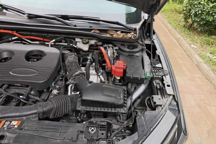 Used Ford Mondeo 2023 1.5T E-Hybrid Luxury Version Engine Bay Left