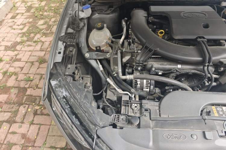 Used Ford Mondeo 2023 EcoBoost 245 Luxury Model Engine Bay Right