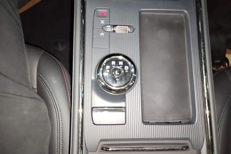 Used Ford Mondeo 2023 EcoBoost 180 Luxury Model Gear Lever