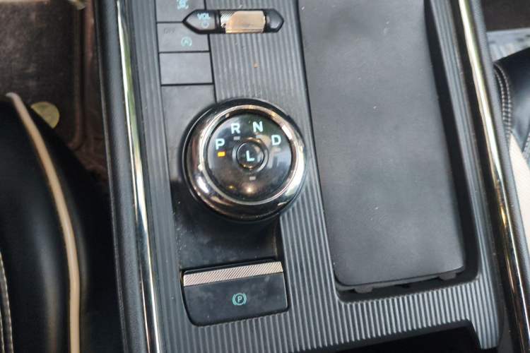 Used Ford Mondeo 2023 EcoBoost 180 Comfort Model Gear Lever