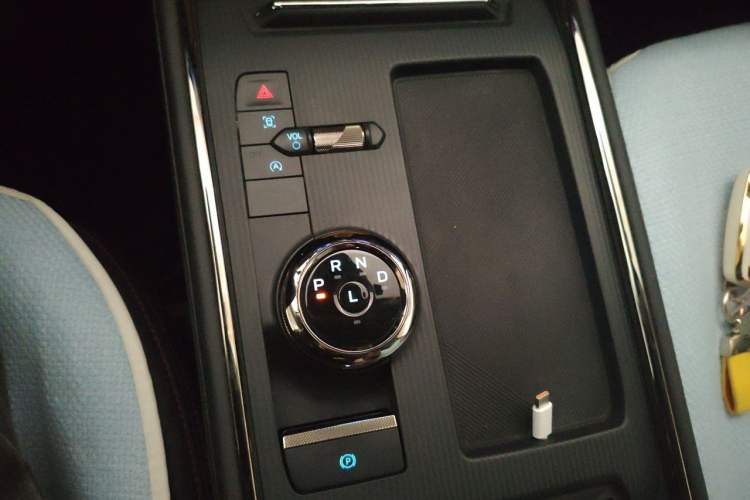 Used Ford Mondeo 2023 EcoBoost 180 Luxury Model Gear Lever