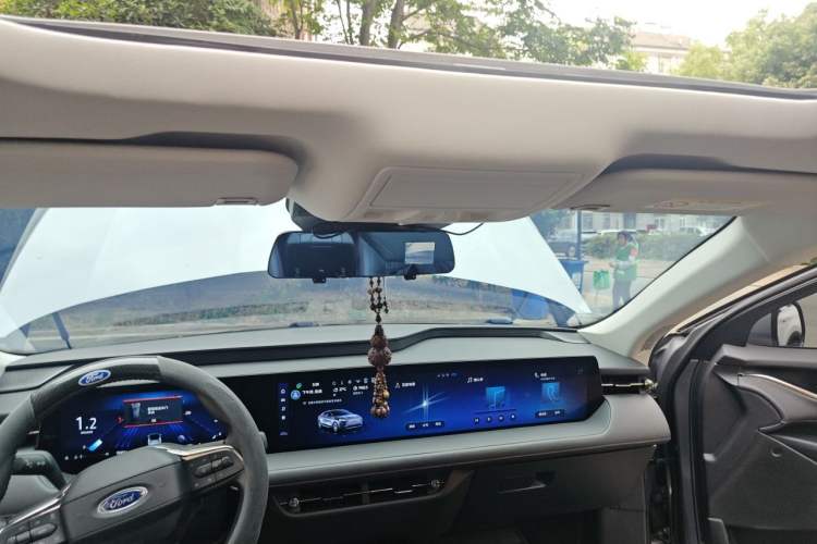 Used Ford Mondeo 2023 EcoBoost 180 Luxury Model Headliner