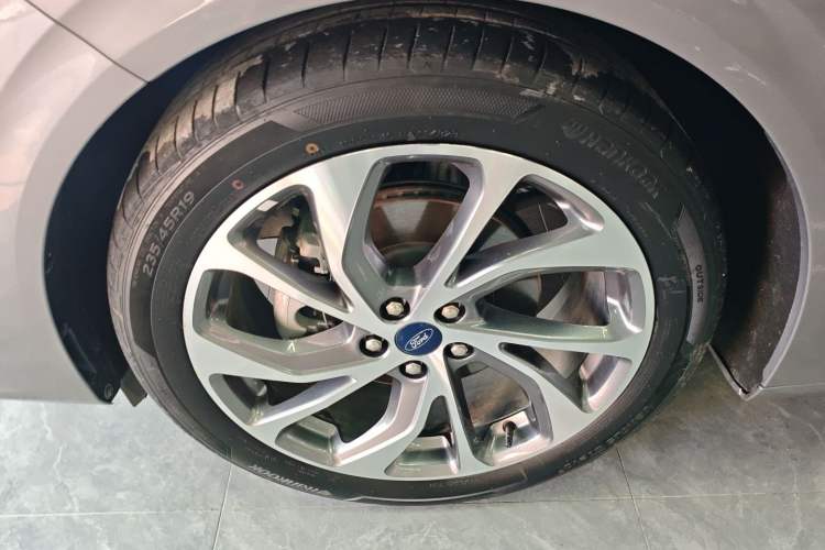 Used Ford Mondeo 2023 EcoBoost 245 Ultimate Model Left Front Wheel Hub