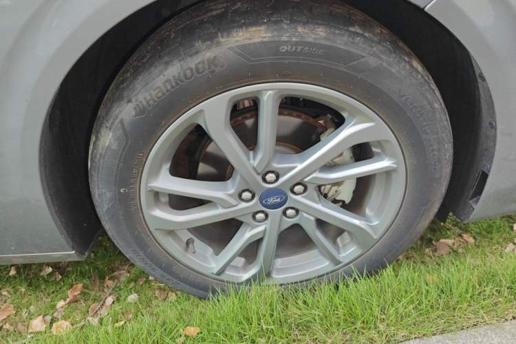 Used Ford Mondeo 2023 EcoBoost 245 Luxury Model Right Front Wheel Hub