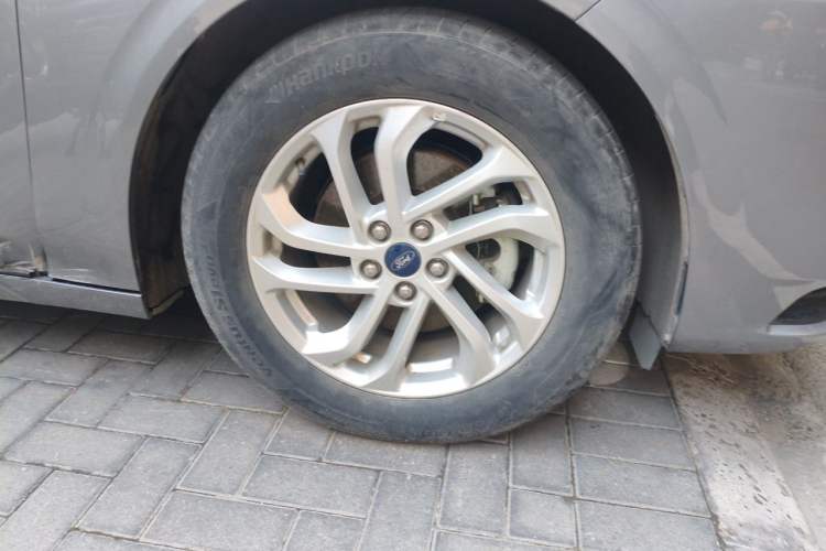 Used Ford Mondeo 2023 EcoBoost 180 Comfort Model Right Front Wheel Hub