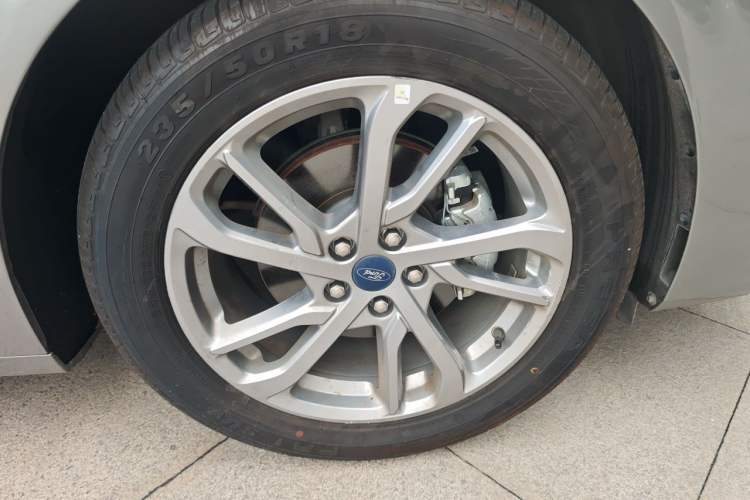 Used Ford Mondeo 2023 EcoBoost 245 Luxury Model Right Front Wheel Hub