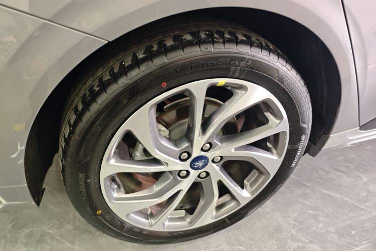 Used Ford Mondeo 2023 EcoBoost 245 Ultimate Model Right Rear Wheel Hub