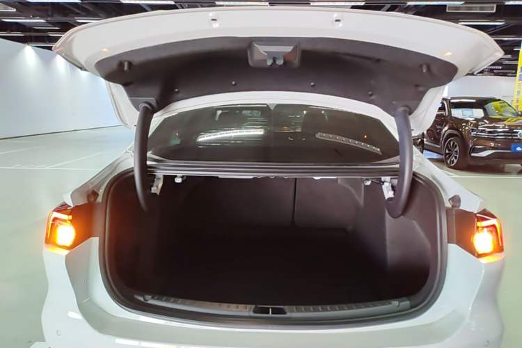 Used Ford Mondeo 2023 EcoBoost 180 Luxury Model Trunk