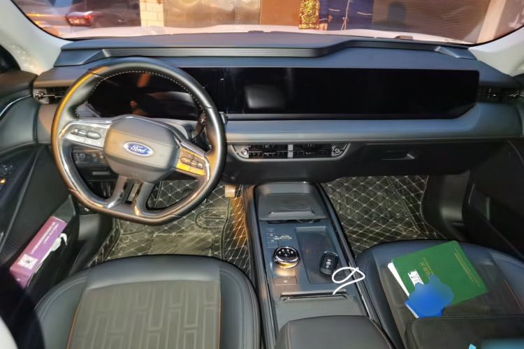 Used Ford Mondeo 2023 EcoBoost 180 Luxury Model Center Console