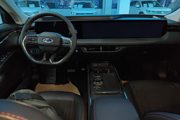 Used Ford Mondeo 2023 EcoBoost 245 Luxury Model Center Console