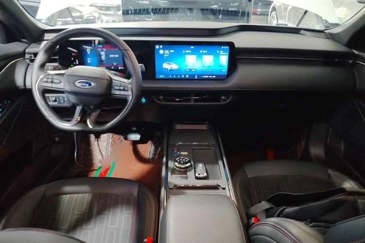 Used Ford Mondeo 2023 EcoBoost 180 Comfort Model Center Console