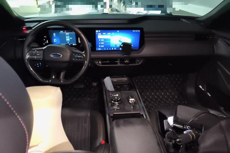 Used Ford Mondeo 2023 EcoBoost 180 Comfort Model Center Console