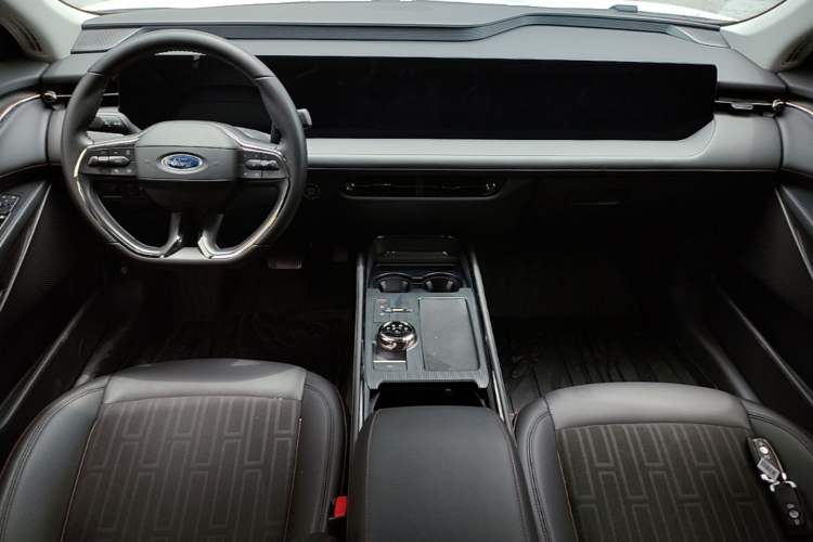 Used Ford Mondeo 2023 EcoBoost 245 Luxury Model Center Console