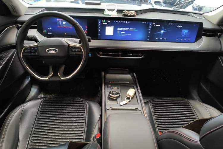 Used Ford Mondeo 2023 EcoBoost 245 Luxury Model Center Console