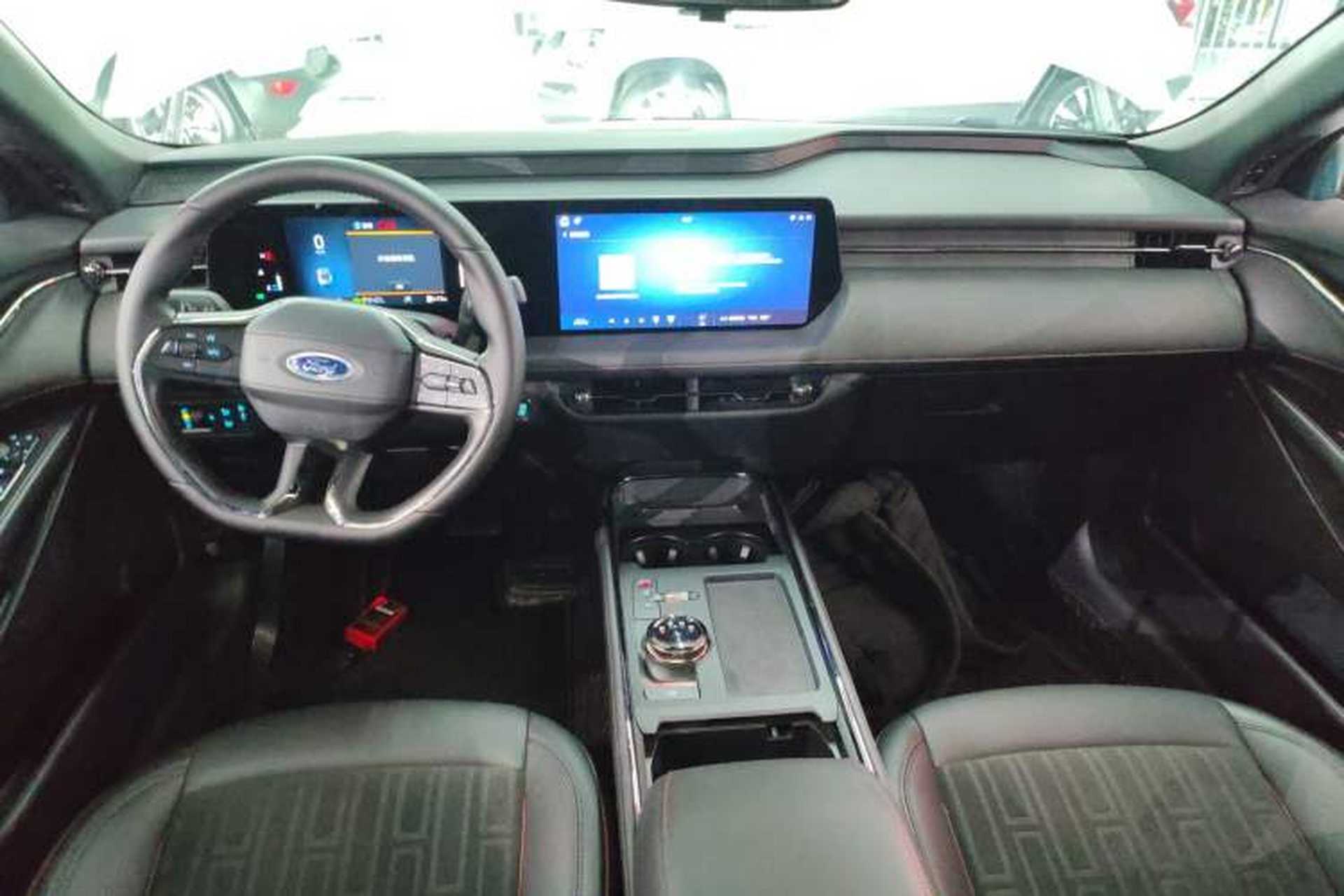 Used Ford Mondeo 2023 EcoBoost 180 Comfort Model Center Console