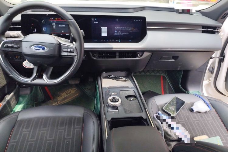 Used Ford Mondeo 2023 EcoBoost 180 Comfort Model Center Console