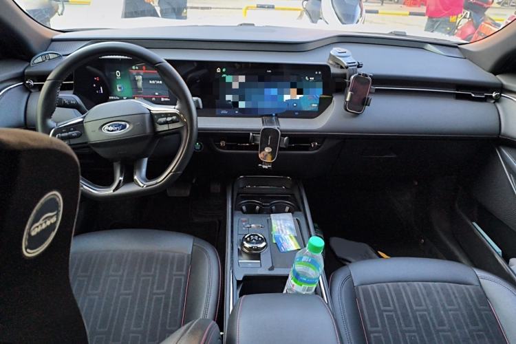 Used Ford Mondeo 2023 EcoBoost 180 Comfort Model Center Console