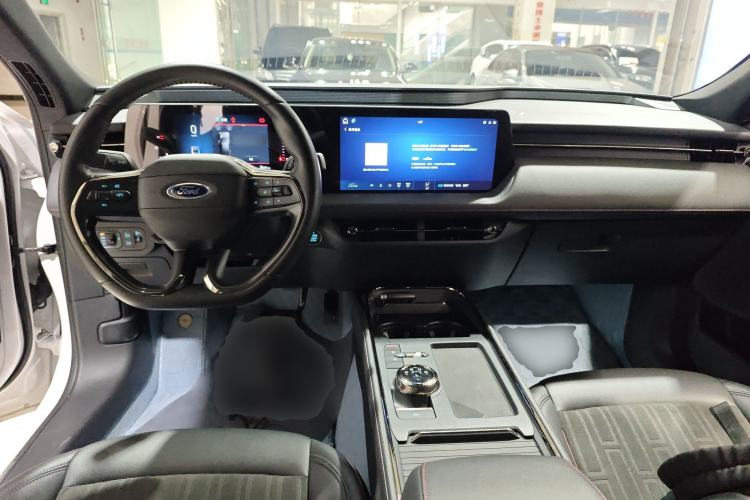 Used Ford Mondeo 2023 EcoBoost 180 Comfort Model Center Console