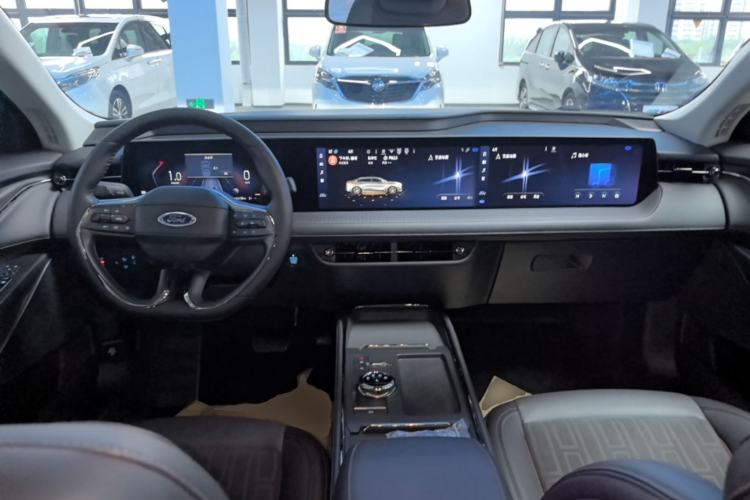 Used Ford Mondeo 2023 EcoBoost 245 Luxury Model Center Console