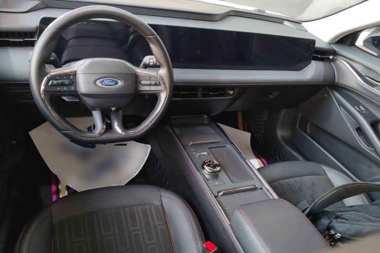 Used Ford Mondeo 2023 EcoBoost 245 Luxury Model Center Console