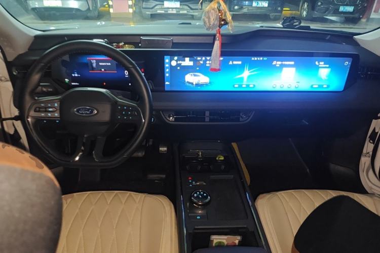 Used Ford Mondeo 2023 EcoBoost 180 Luxury Model Center Console