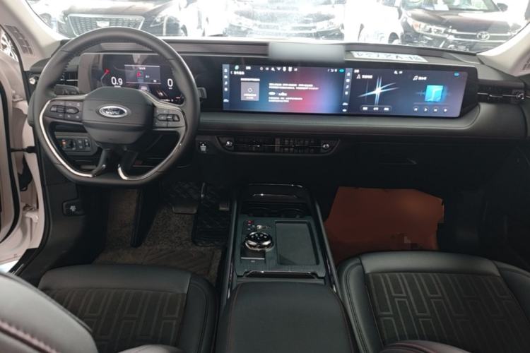 Used Ford Mondeo 2023 EcoBoost 245 Luxury Model Center Console