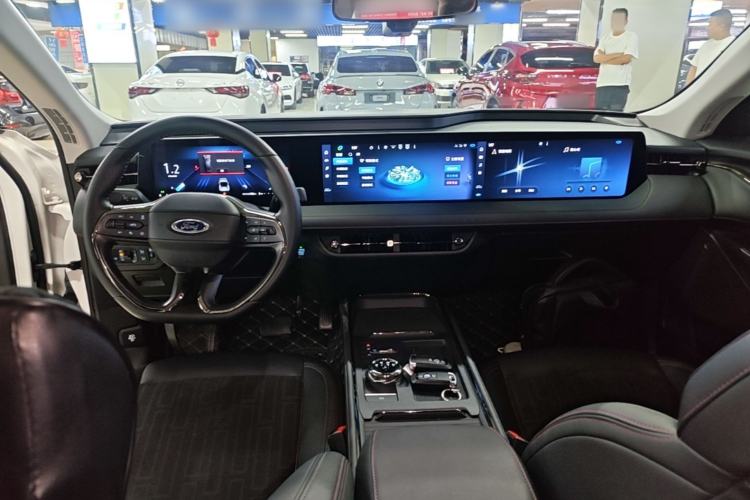 Used Ford Mondeo 2023 EcoBoost 180 Luxury Model Center Console