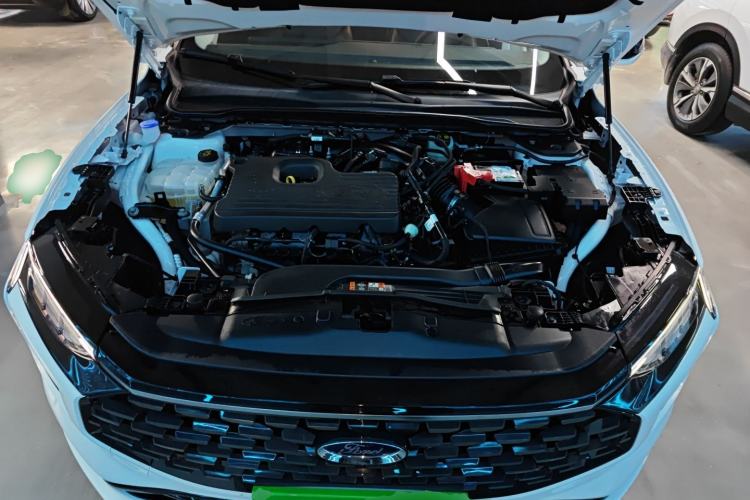 Used Ford Mondeo 2023 EcoBoost 245 Luxury Model Engine Bay
