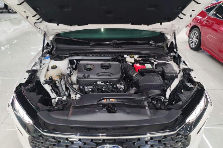 Used Ford Mondeo 2023 EcoBoost 180 Comfort Model Engine Bay