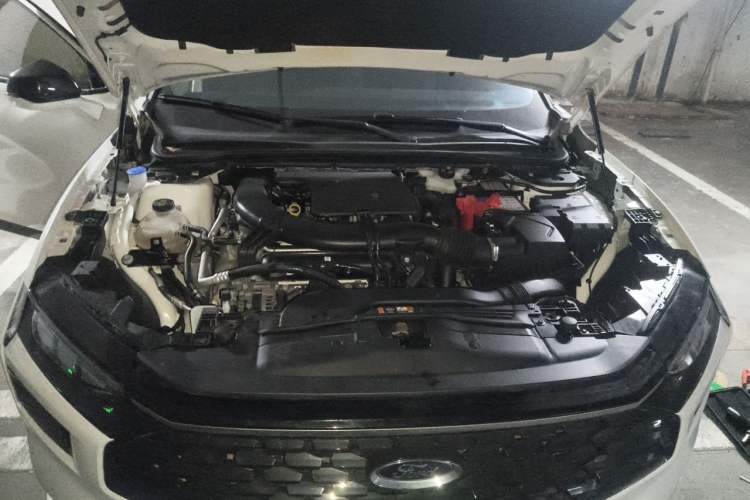 Used Ford Mondeo 2023 EcoBoost 245 Luxury Model Engine Bay