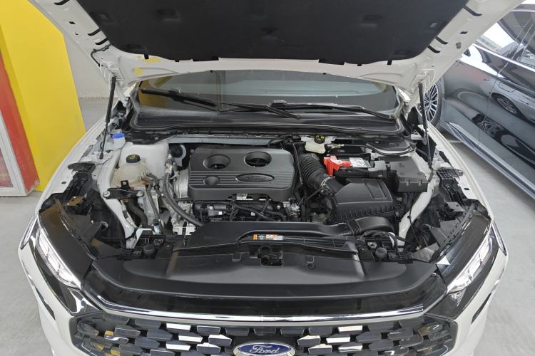 Used Ford Mondeo 2023 EcoBoost 180 Comfort Model Engine Bay