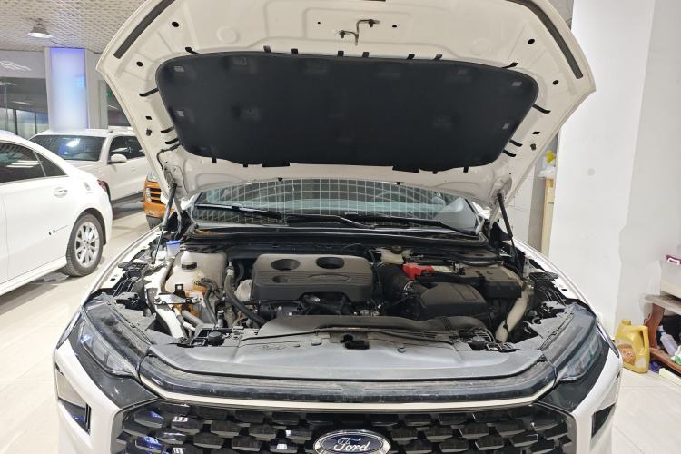 Used Ford Mondeo 2023 EcoBoost 180 Comfort Model Engine Bay