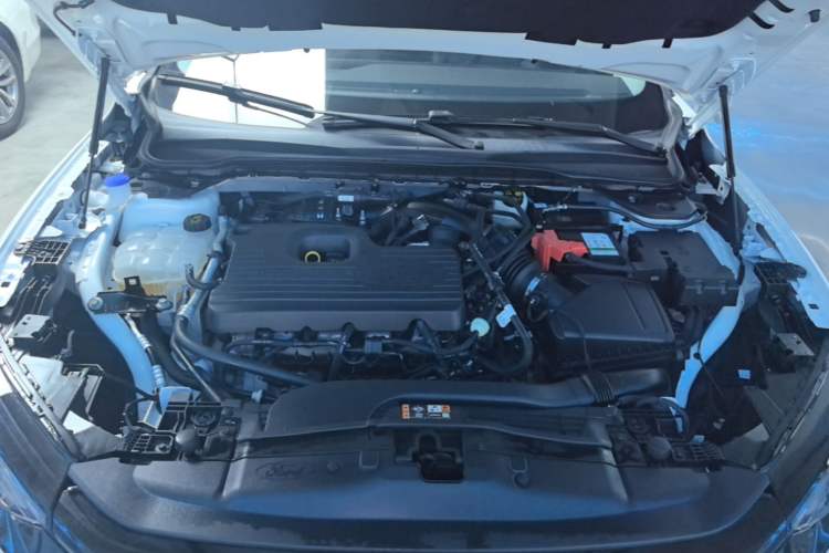 Used Ford Mondeo 2023 EcoBoost 245 Luxury Model Engine Bay