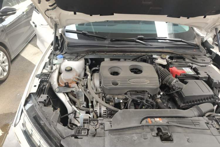 Used Ford Mondeo 2023 EcoBoost 180 Luxury Model Engine Bay Right