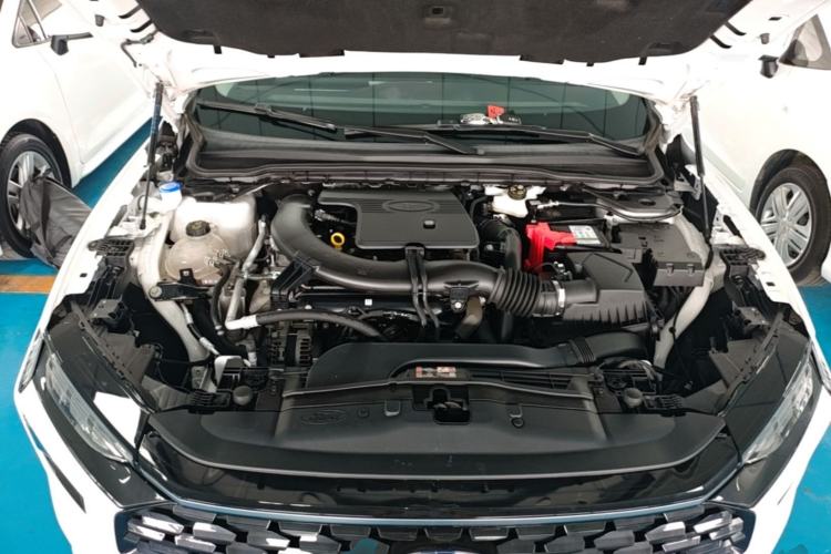 Used Ford Mondeo 2023 EcoBoost 245 Luxury Model Engine Bay