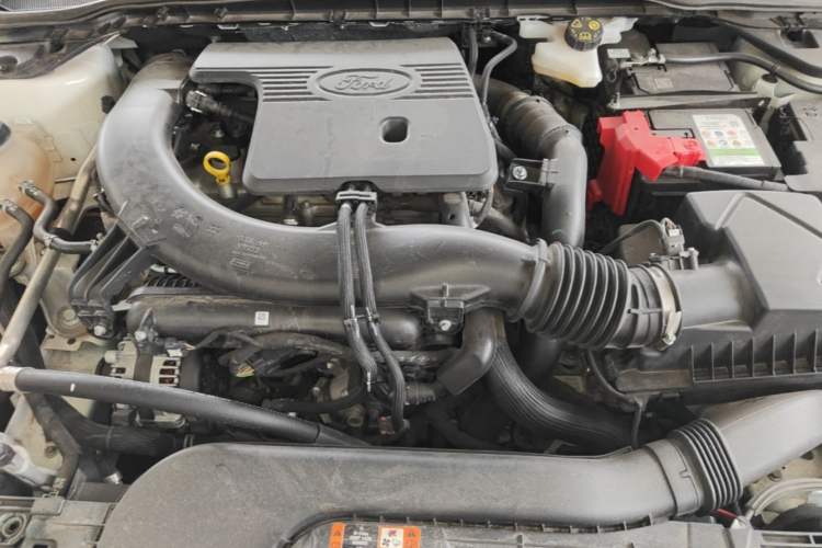Used Ford Mondeo 2023 EcoBoost 245 Luxury Model Engine Bay