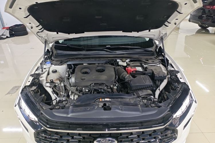 Used Ford Mondeo 2023 EcoBoost 180 Luxury Model Engine Bay